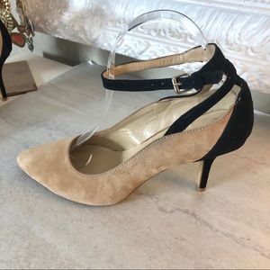 3/$20 BCBGeneration Madinx Black and Tan suede pumps